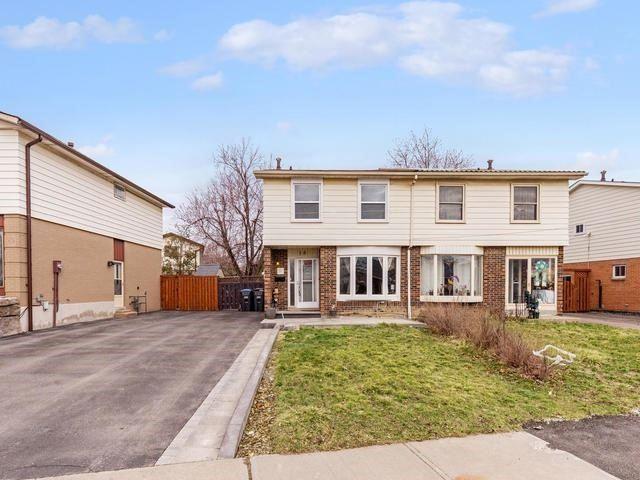 18 Crawford Dr, House semidetached with 3 bedrooms, 3 bathrooms and 3 parking in Brampton ON | Image 1
