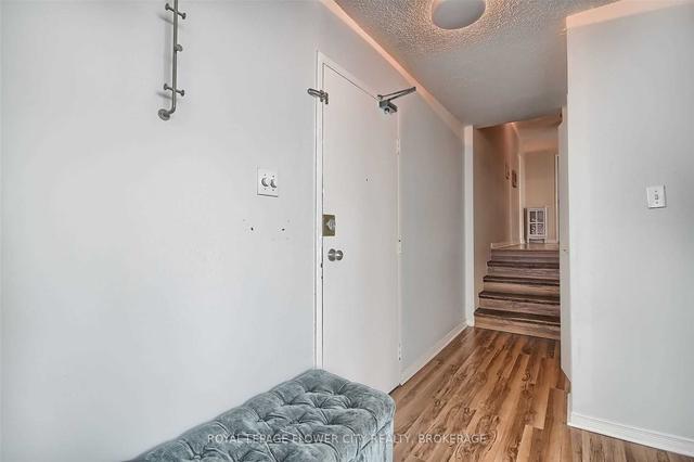 1707 - 530 Lolita Gdns, Condo with 3 bedrooms, 1 bathrooms and 1 parking in Mississauga ON | Image 27
