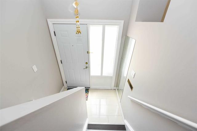 24 Franklin Crt, Townhouse with 3 bedrooms, 2 bathrooms and 2 parking in Brampton ON | Image 17