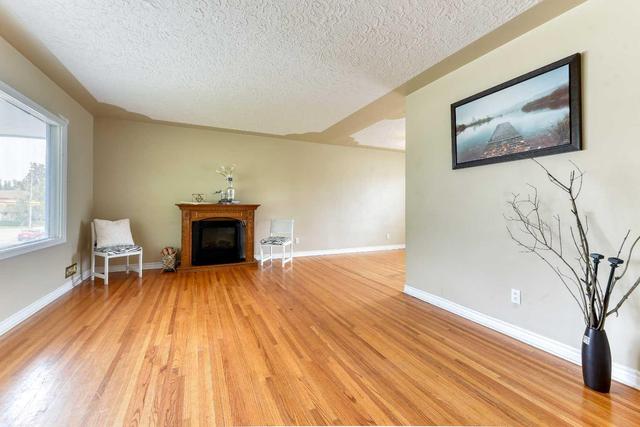 560 Northmount Drive Nw, House detached with 4 bedrooms, 2 bathrooms and 5 parking in Calgary AB | Image 6