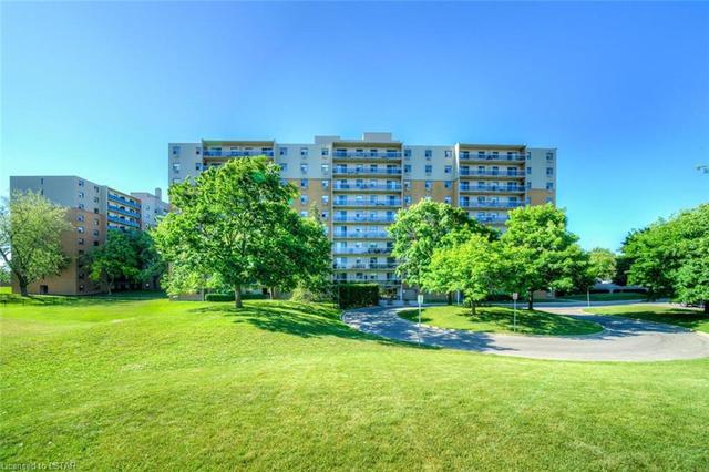 1004 - 931 Wonderland Road S, House attached with 2 bedrooms, 1 bathrooms and 1 parking in London ON | Card Image