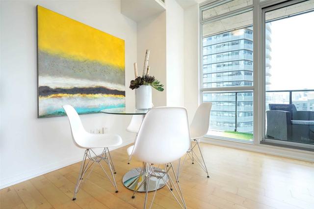 3101 - 55 Bremner Blvd, Condo with 2 bedrooms, 2 bathrooms and 1 parking in Toronto ON | Image 2