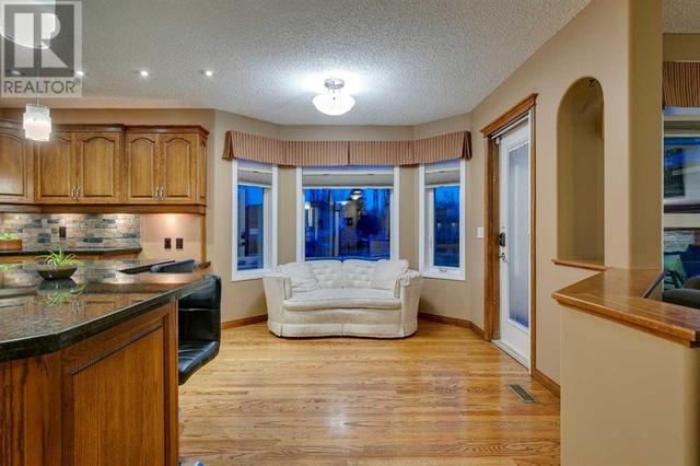 238 Douglas Ridge Place Se, House detached with 4 bedrooms, 3 bathrooms and 4 parking in Calgary AB | Image 8