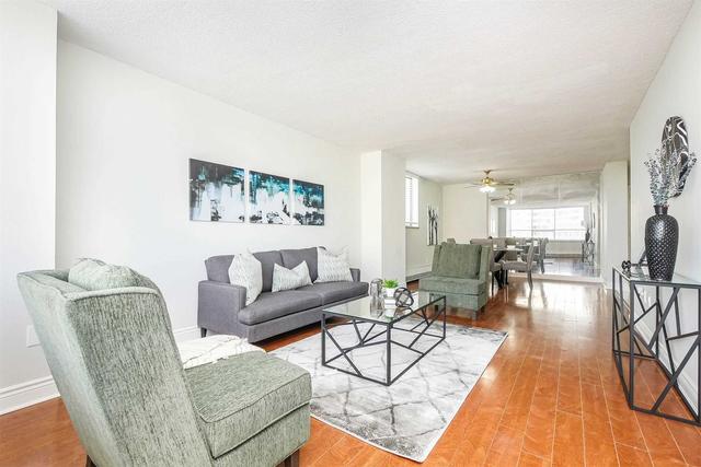 1401 - 340 Dixon Rd, Condo with 2 bedrooms, 1 bathrooms and 1 parking in Toronto ON | Image 2