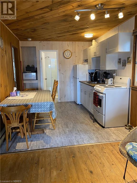 2 - 665 Pt Chimo Island, House detached with 2 bedrooms, 1 bathrooms and null parking in Temagami ON | Image 9