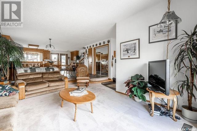 219 Benesh Crescent, House detached with 5 bedrooms, 3 bathrooms and null parking in Saskatoon SK | Image 5