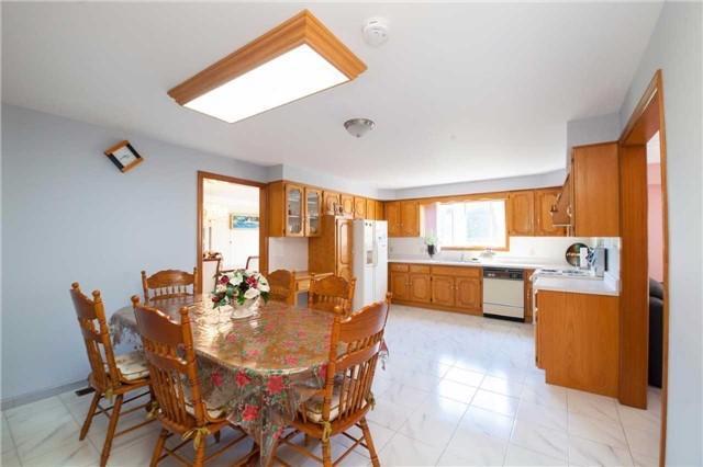 16 Vogue Crt, House detached with 4 bedrooms, 3 bathrooms and 2 parking in Hamilton ON | Image 5