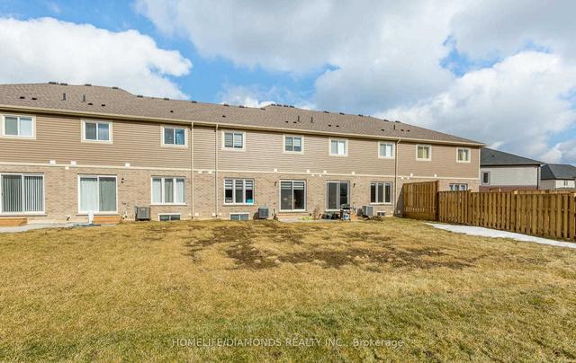 8024 Cole Crt, House attached with 3 bedrooms, 3 bathrooms and 4 parking in Niagara Falls ON | Image 13