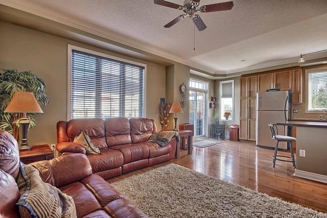 79 Kirkvalley Cres, House attached with 4 bedrooms, 3 bathrooms and 3 parking in Aurora ON | Image 5