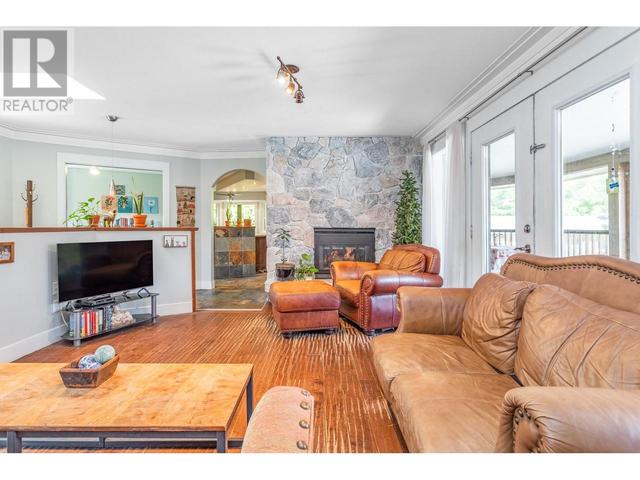 754 Mcclure Road, House detached with 4 bedrooms, 2 bathrooms and 3 parking in Kelowna BC | Image 6
