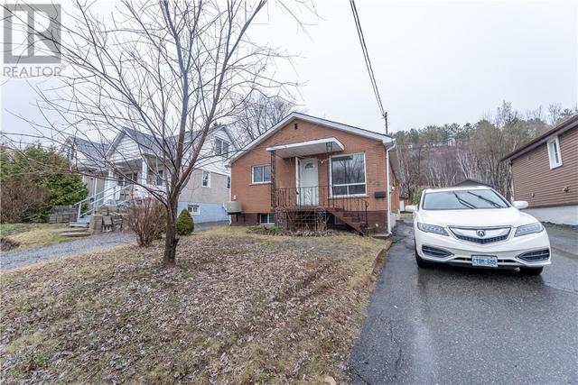 872 Charlotte Street, House detached with 4 bedrooms, 1 bathrooms and null parking in Greater Sudbury ON | Image 3