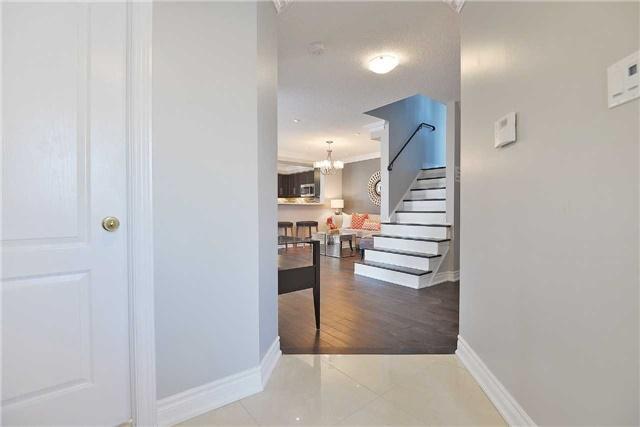 1495 Warbler Rd, House semidetached with 3 bedrooms, 4 bathrooms and 4 parking in Oakville ON | Image 2