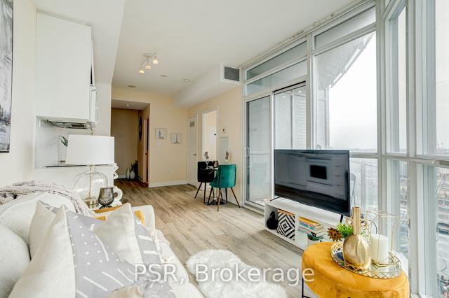 3302 - 21 Iceboat Terr, Condo with 1 bedrooms, 1 bathrooms and 1 parking in Toronto ON | Image 26
