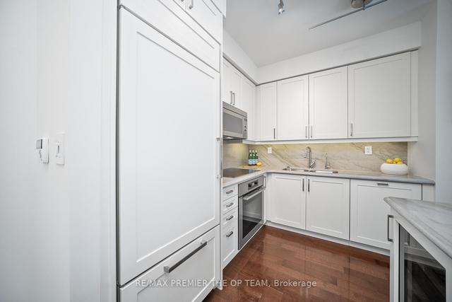 709 - 1 Bedford Rd, Condo with 2 bedrooms, 2 bathrooms and 2 parking in Toronto ON | Image 11