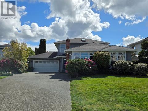 2543 Wilcox Terr, House detached with 4 bedrooms, 3 bathrooms and 2 parking in Central Saanich BC | Card Image