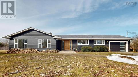10165 1 Highway, House detached with 3 bedrooms, 3 bathrooms and null parking in Kings, Subd. D NS | Card Image