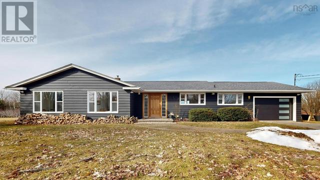 10165 1 Highway, House detached with 3 bedrooms, 3 bathrooms and null parking in Kings, Subd. D NS | Image 1