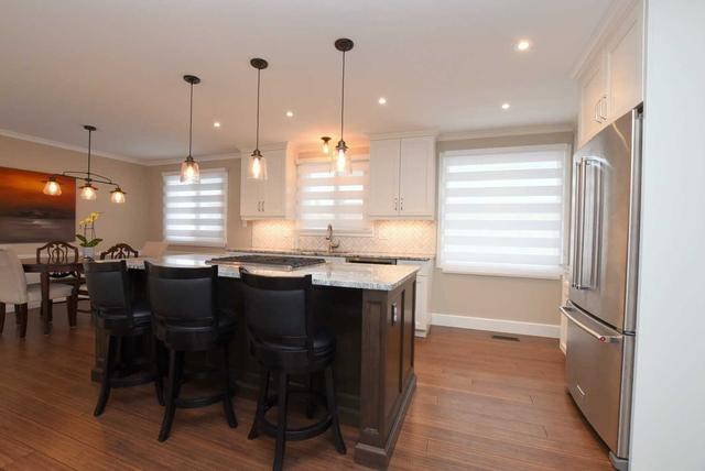 2280 Bridge Rd, House detached with 3 bedrooms, 2 bathrooms and 5 parking in Oakville ON | Image 4