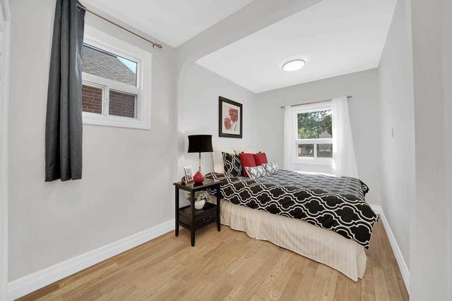11 Thirty Ninth St, House detached with 2 bedrooms, 2 bathrooms and 2 parking in Toronto ON | Image 3
