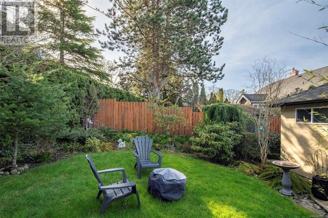 3835 Quadra St, House detached with 4 bedrooms, 3 bathrooms and 2 parking in Saanich BC | Image 14