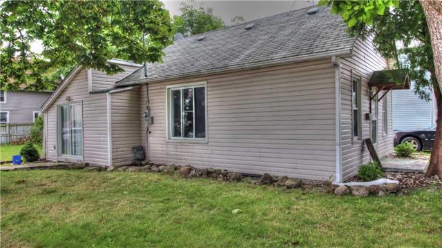 4728 Park St, House detached with 3 bedrooms, 1 bathrooms and 3 parking in Niagara Falls ON | Image 2
