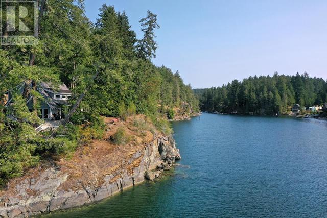 5466 Sans Souci Road, House detached with 4 bedrooms, 3 bathrooms and null parking in Sunshine Coast B BC | Image 2