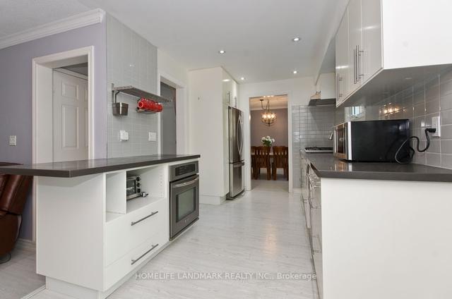 60 Rutledge Ave, House detached with 4 bedrooms, 4 bathrooms and 6 parking in Newmarket ON | Image 3