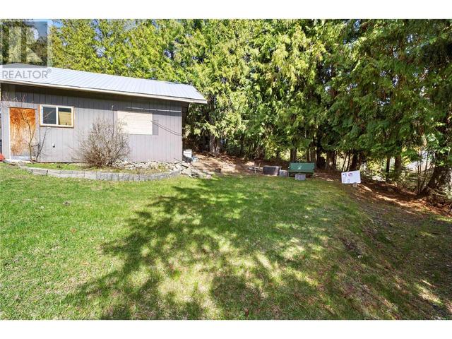 7456 Anglemont Way, House detached with 2 bedrooms, 2 bathrooms and 6 parking in Columbia Shuswap F BC | Image 52
