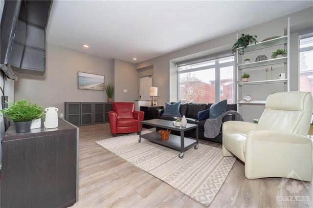 32 Holmwood Avenue, Condo with 2 bedrooms, 3 bathrooms and 1 parking in Ottawa ON | Image 5