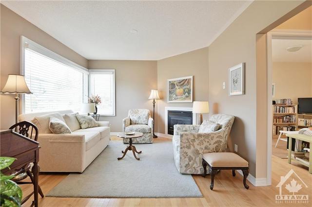1707 Edge Hill Place, House detached with 3 bedrooms, 2 bathrooms and 3 parking in Ottawa ON | Image 4