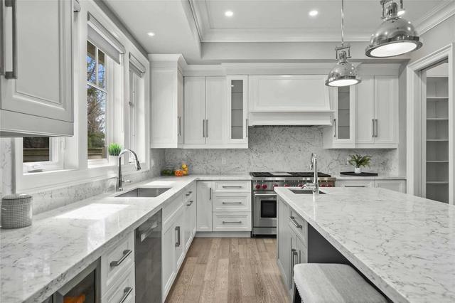1338 Tansley Dr, House detached with 4 bedrooms, 6 bathrooms and 6 parking in Oakville ON | Image 2