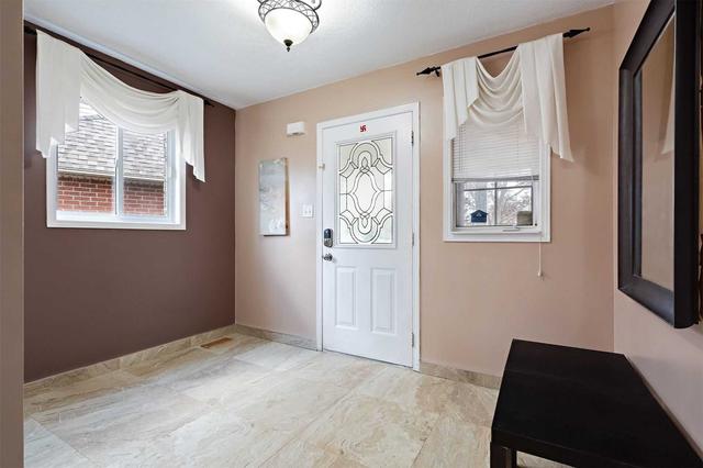 28 Colbourne Cres, House detached with 3 bedrooms, 3 bathrooms and 4 parking in Orangeville ON | Image 35