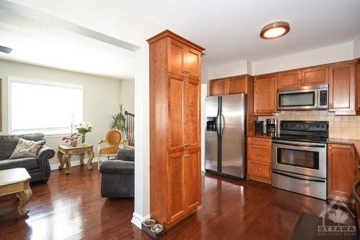307 Silbrass Private, Townhouse with 3 bedrooms, 3 bathrooms and 2 parking in Ottawa ON | Image 5