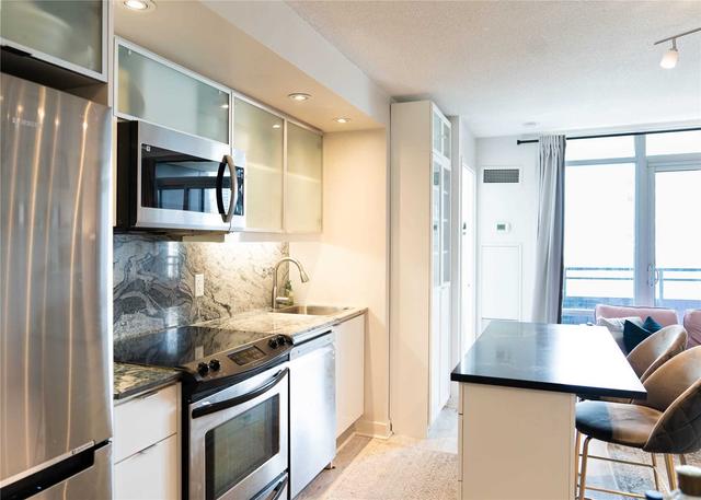 3311 - 25 Telegram Mews, Condo with 2 bedrooms, 2 bathrooms and 1 parking in Toronto ON | Image 3