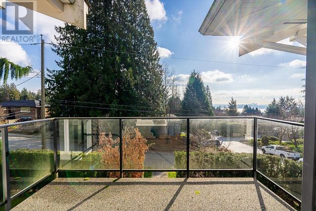 314 E Carisbrooke Road, House detached with 6 bedrooms, 6 bathrooms and 3 parking in North Vancouver BC | Image 24
