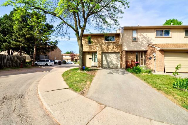 21 - 1522 Lancaster Dr, Townhouse with 3 bedrooms, 3 bathrooms and 2 parking in Oakville ON | Image 1