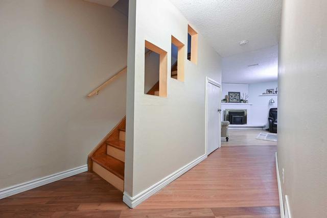 111 Chalfield Lane, House semidetached with 3 bedrooms, 2 bathrooms and 3 parking in Mississauga ON | Image 24