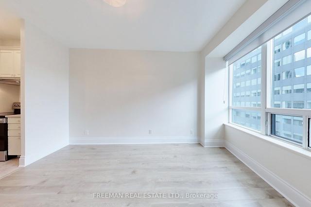 810 - 102 Bloor St W, Condo with 1 bedrooms, 1 bathrooms and 0 parking in Toronto ON | Image 15
