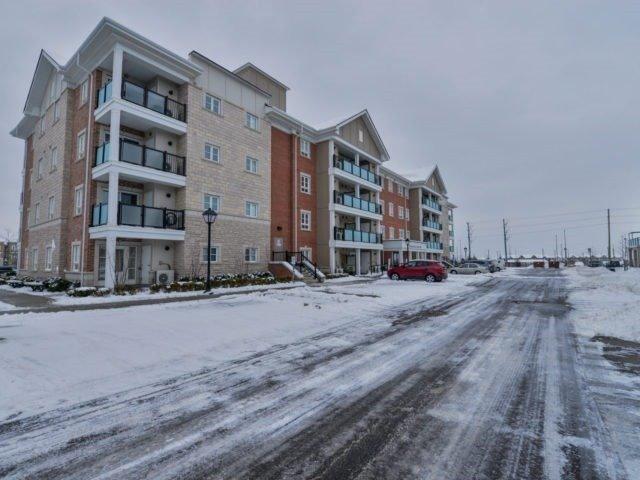 106 - 70 Baycliffe Cres, Condo with 2 bedrooms, 2 bathrooms and 2 parking in Brampton ON | Image 2
