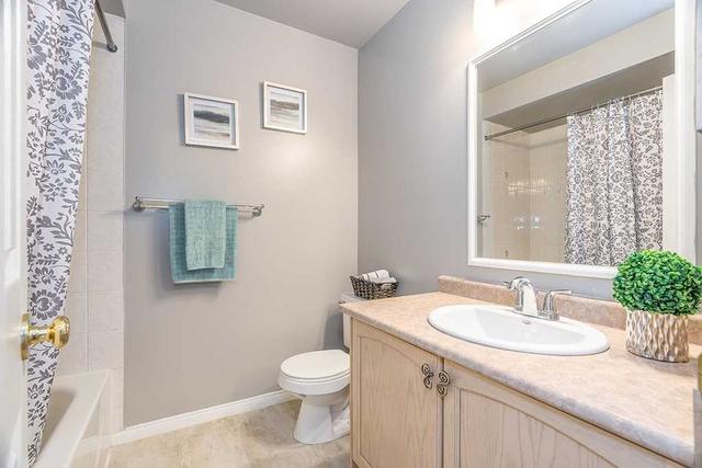 41 Gadwall Ave, House attached with 3 bedrooms, 3 bathrooms and 3 parking in Barrie ON | Image 8