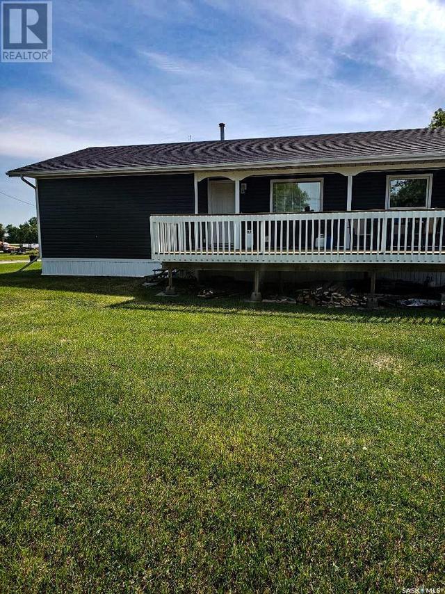 314 Railway Avenue, House detached with 5 bedrooms, 3 bathrooms and null parking in Carnduff SK | Image 5