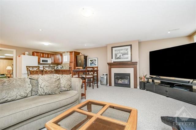 368 Farincourt Crescent, House detached with 4 bedrooms, 4 bathrooms and 4 parking in Ottawa ON | Image 24