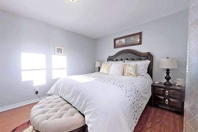 52 Eden Park Dr, Townhouse with 3 bedrooms, 2 bathrooms and 2 parking in Brampton ON | Image 9