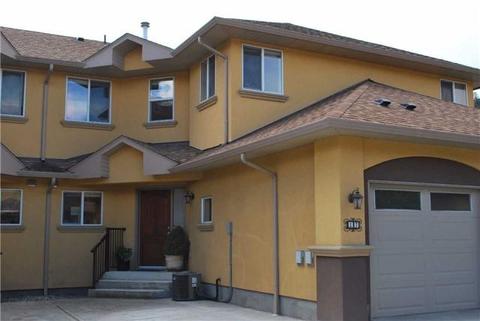 17 - 218 Glen Park Dr, Townhouse with 3 bedrooms, 3 bathrooms and 2 parking in Kelowna BC | Card Image