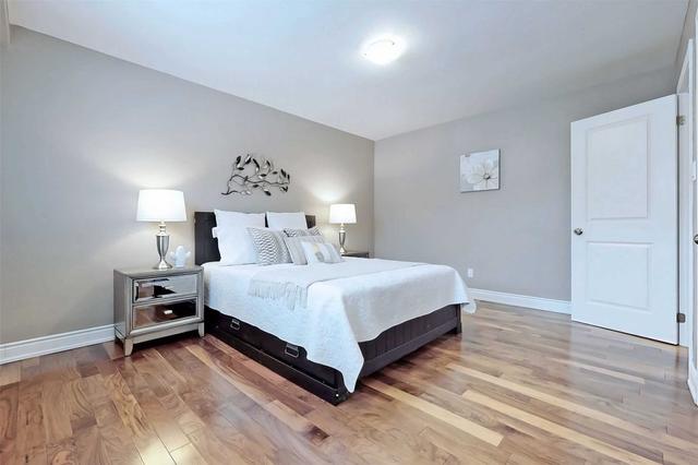 crt - 2262 Springfield Crt, House detached with 3 bedrooms, 3 bathrooms and 4 parking in Mississauga ON | Image 18