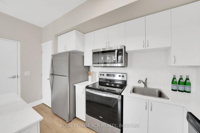 603 - 18 Coles Ave, Townhouse with 2 bedrooms, 2 bathrooms and 1 parking in Vaughan ON | Image 5