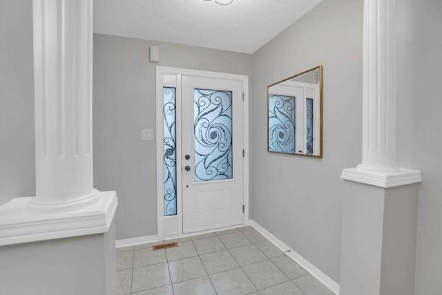 2346 Newcastle Cres, House attached with 3 bedrooms, 3 bathrooms and 2 parking in Oakville ON | Image 12