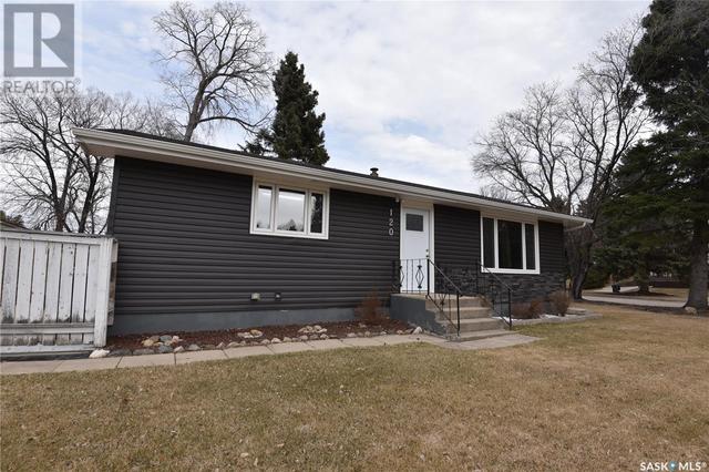 120 5th Street E, House detached with 4 bedrooms, 2 bathrooms and null parking in Nipawin SK | Image 4