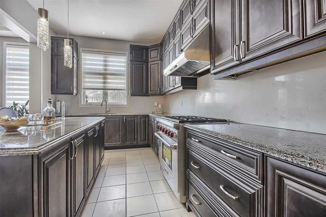 62 Degraaf Cres, House detached with 4 bedrooms, 4 bathrooms and 5 parking in Aurora ON | Image 4