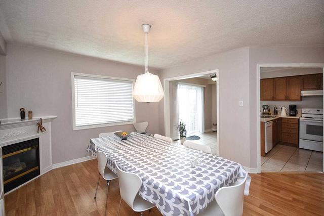 335 Spruce Grove Cres, House attached with 3 bedrooms, 4 bathrooms and 3 parking in Newmarket ON | Image 3